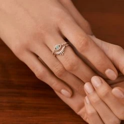 AGATHA FR Bague Fine LUCKY EYE - Cristal / Argenté 7 AGATHA FR Bague Fine LUCKY EYE - Cristal / Argenté -Colliers Soldes Magasin 02220493 136 52 M2