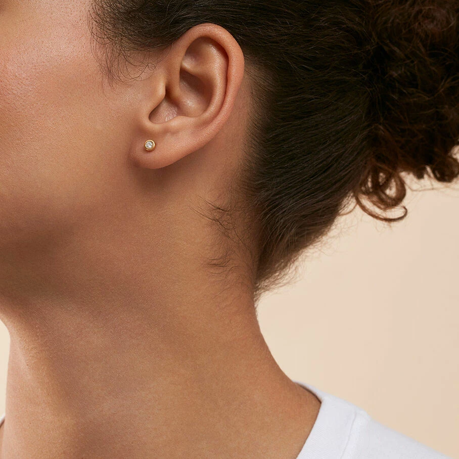 AGATHA FR Boucles D'oreilles Puces BRILLANT - Cristal / Doré 4 AGATHA FR Boucles D'oreilles Puces BRILLANT - Cristal / Doré – Image 2