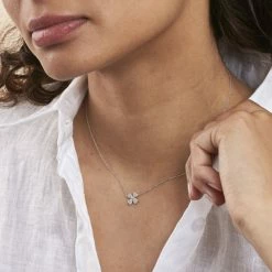 AGATHA FR Collier Ras Du Cou TREFLE - Cristal / Argenté 5 AGATHA FR Collier Ras Du Cou TREFLE - Cristal / Argenté -Colliers Soldes Magasin 02623651 136 TU M1